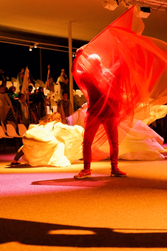 Parade - an artistic performance by Emmanuelle Antille, More than 70 shimmering costumes will be paraded by musicians, dancers, singers and extras. The parade will take place in silence through the hallways of the Rolex Learning Center and then finish to the sound of tambourines and music in the Forum.