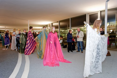 Parade - an artistic performance by Emmanuelle Antille, More than 70 shimmering costumes will be paraded by musicians, dancers, singers and extras. The parade will take place in silence through the hallways of the Rolex Learning Center and then finish to the sound of tambourines and music in the Forum.